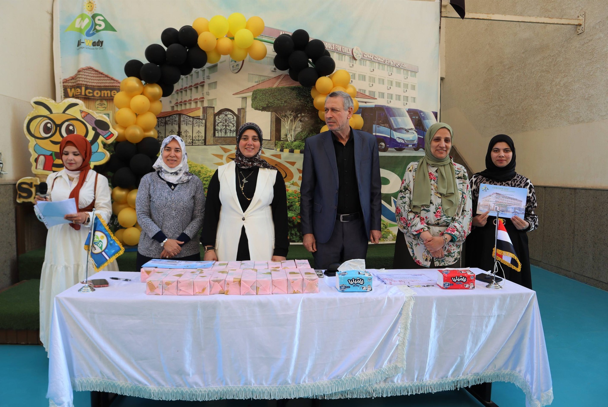مبنى المدرسة